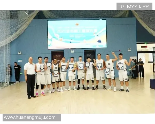 上海篮球队在耐力排行榜中荣获第二名展现出强大实力与团队精神 上海篮球队在耐力排行榜中荣获第二名展现出强大实力与团队精神