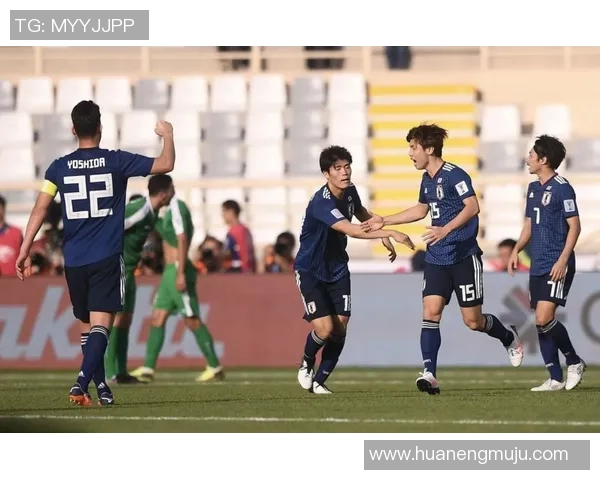 韩国足球犯规引发争议日本足球明星表现抢眼引关注